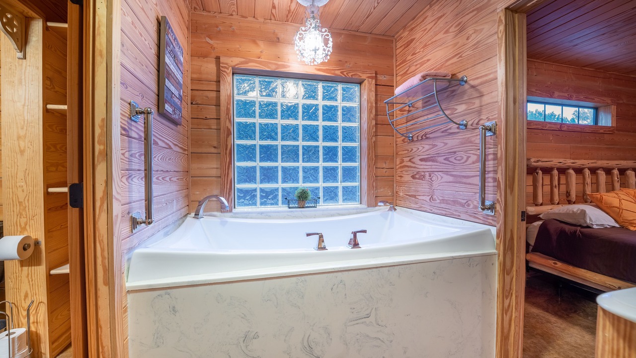 Photo of Bathroom in Canyon Lake