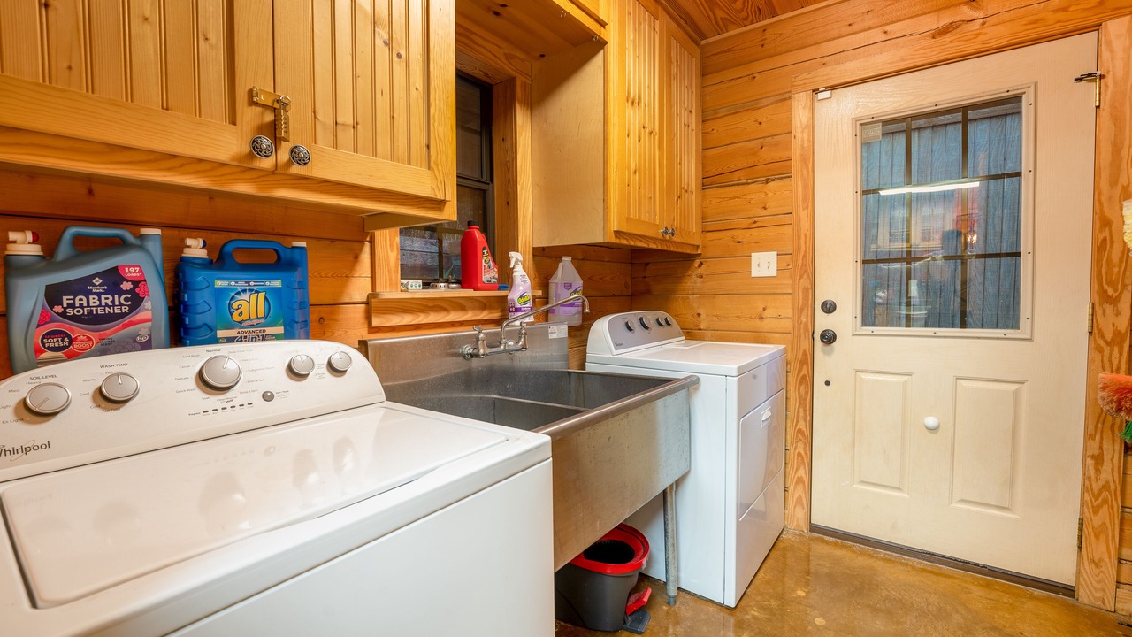 Photo of Bedroom in Canyon Lake