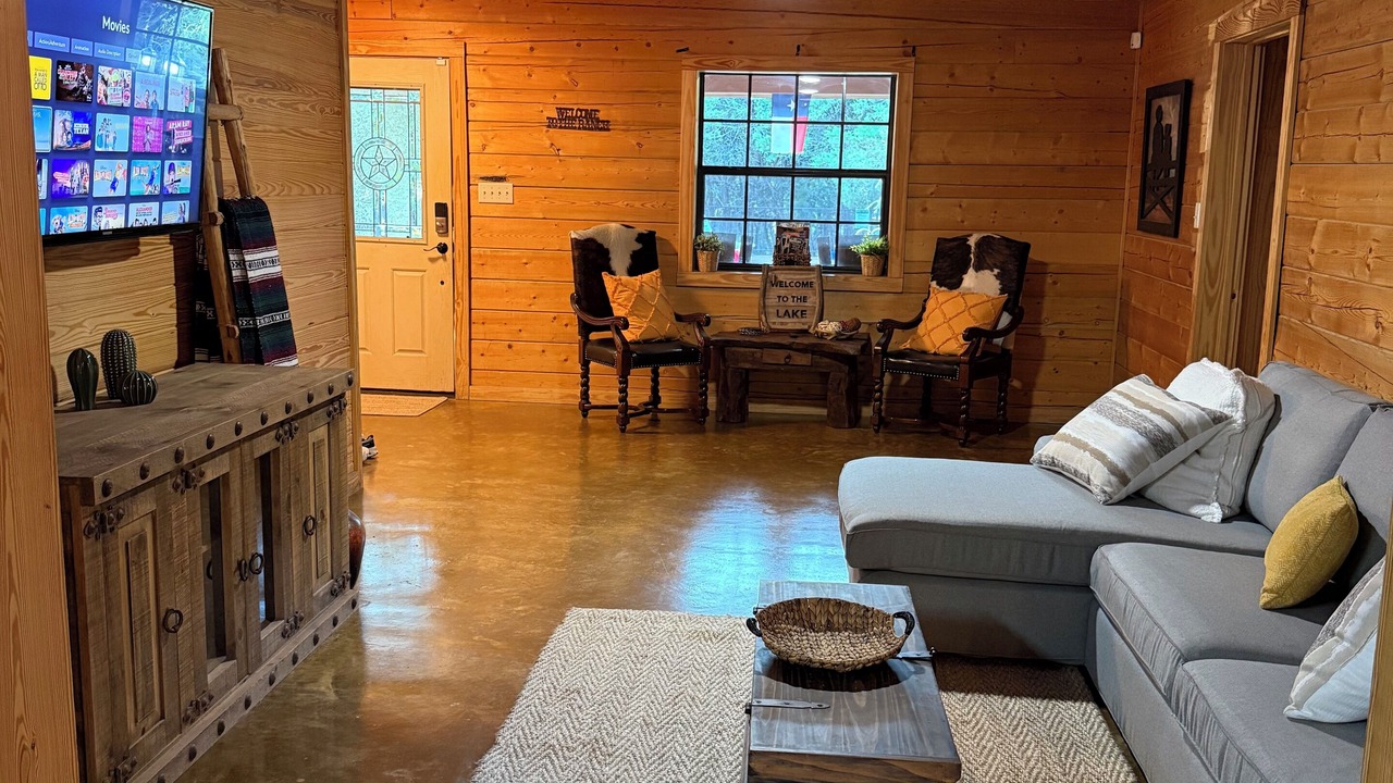 Photo of Bedroom in Canyon Lake