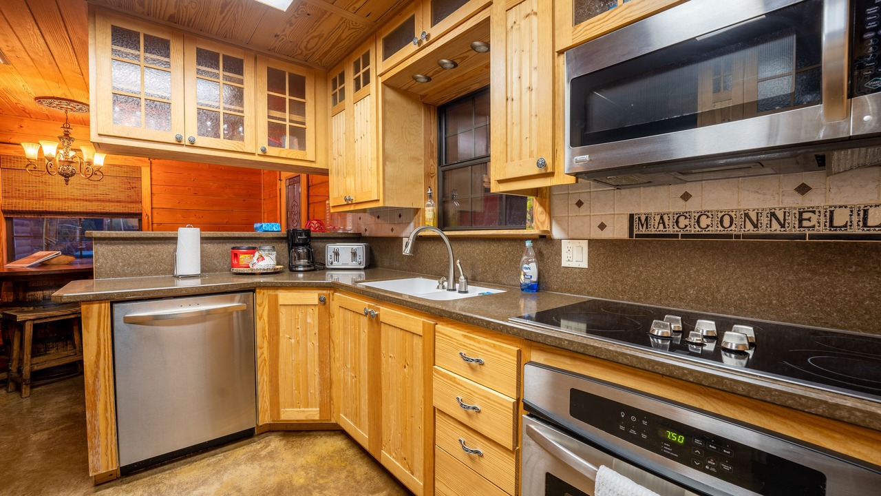 Photo of Kitchen in Canyon Lake