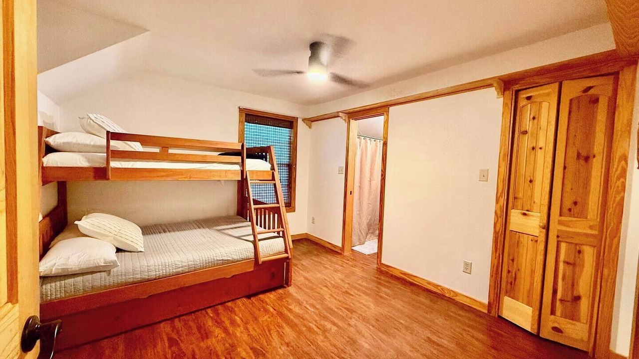 Photo of Bedroom in Canyon Lake