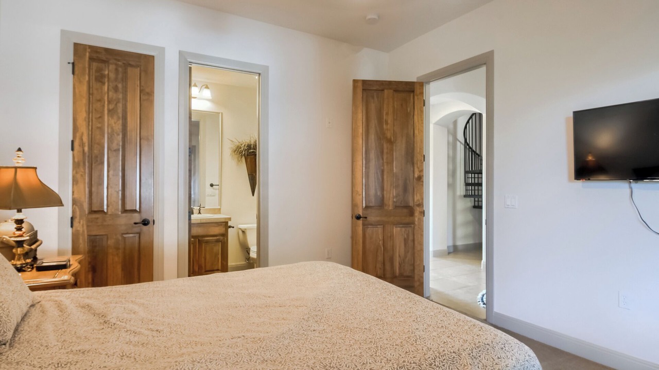 Photo of Bedroom in Lakeway
