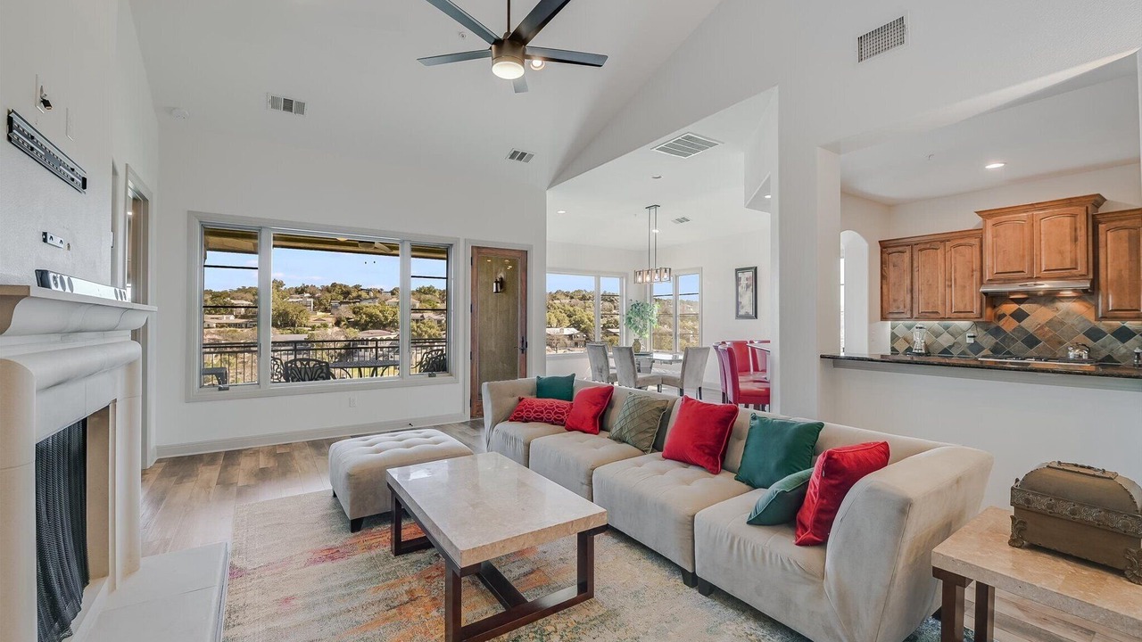 Photo of Livingroom in Lakeway