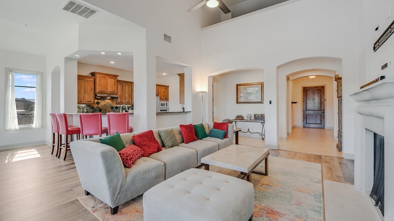 Photo of Livingroom in Lakeway