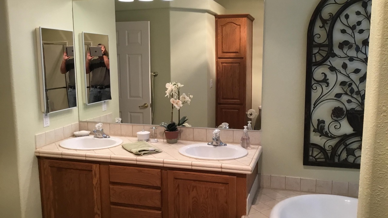 Photo of Bathroom in Needles