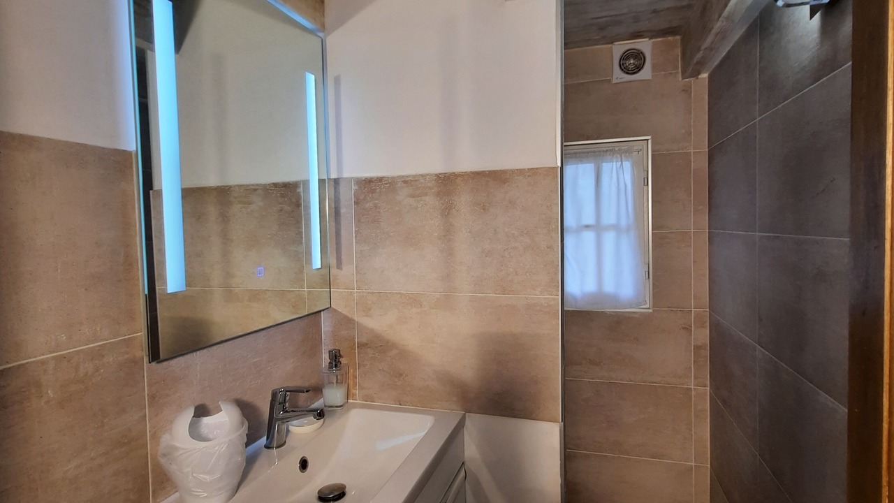 Photo of Bathroom in Saint-Laurent-d'Aigouze