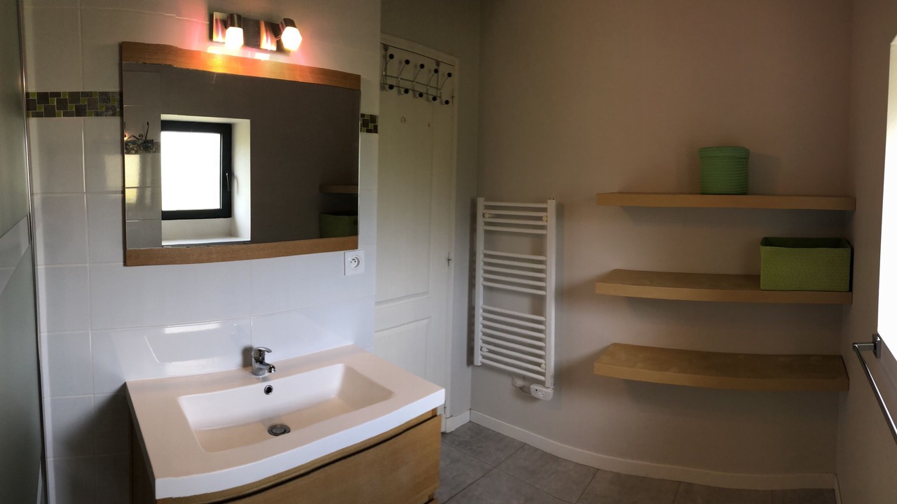 Photo of Bathroom in Villeneuve d'Aveyron