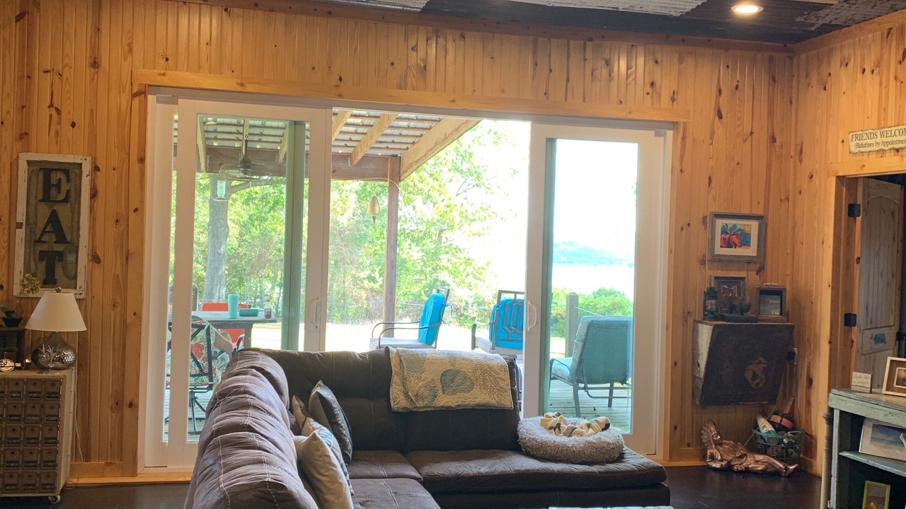 Photo of Livingroom in Pettit