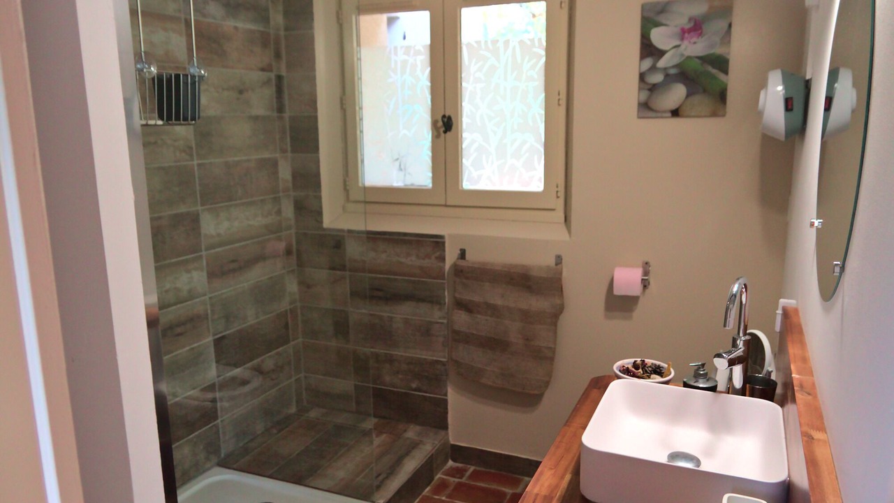 Photo of Bathroom in Les Pennes-Mirabeau