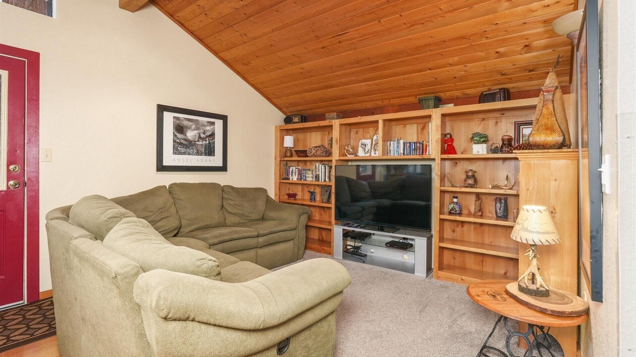 Photo of Livingroom in Yosemite West