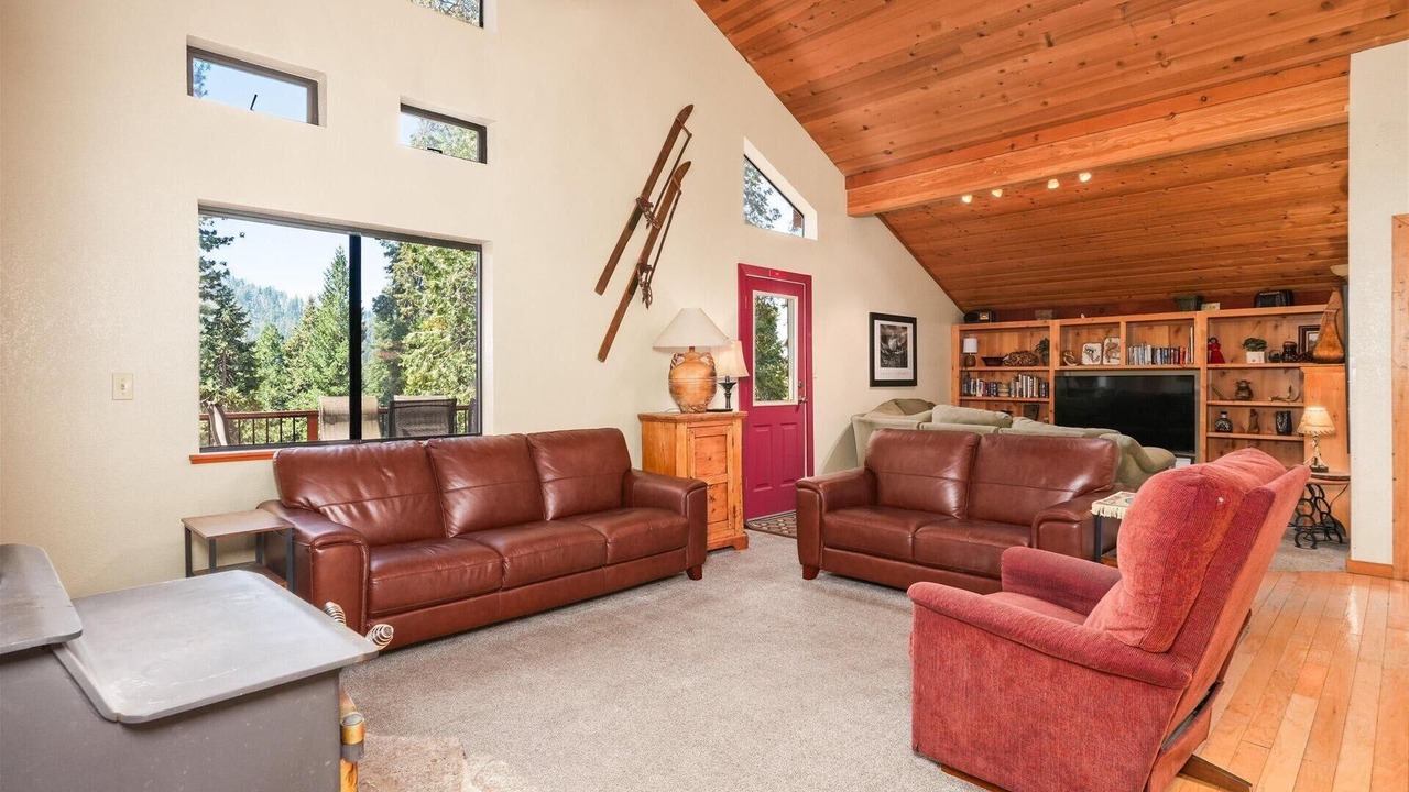 Photo of Livingroom in Yosemite West