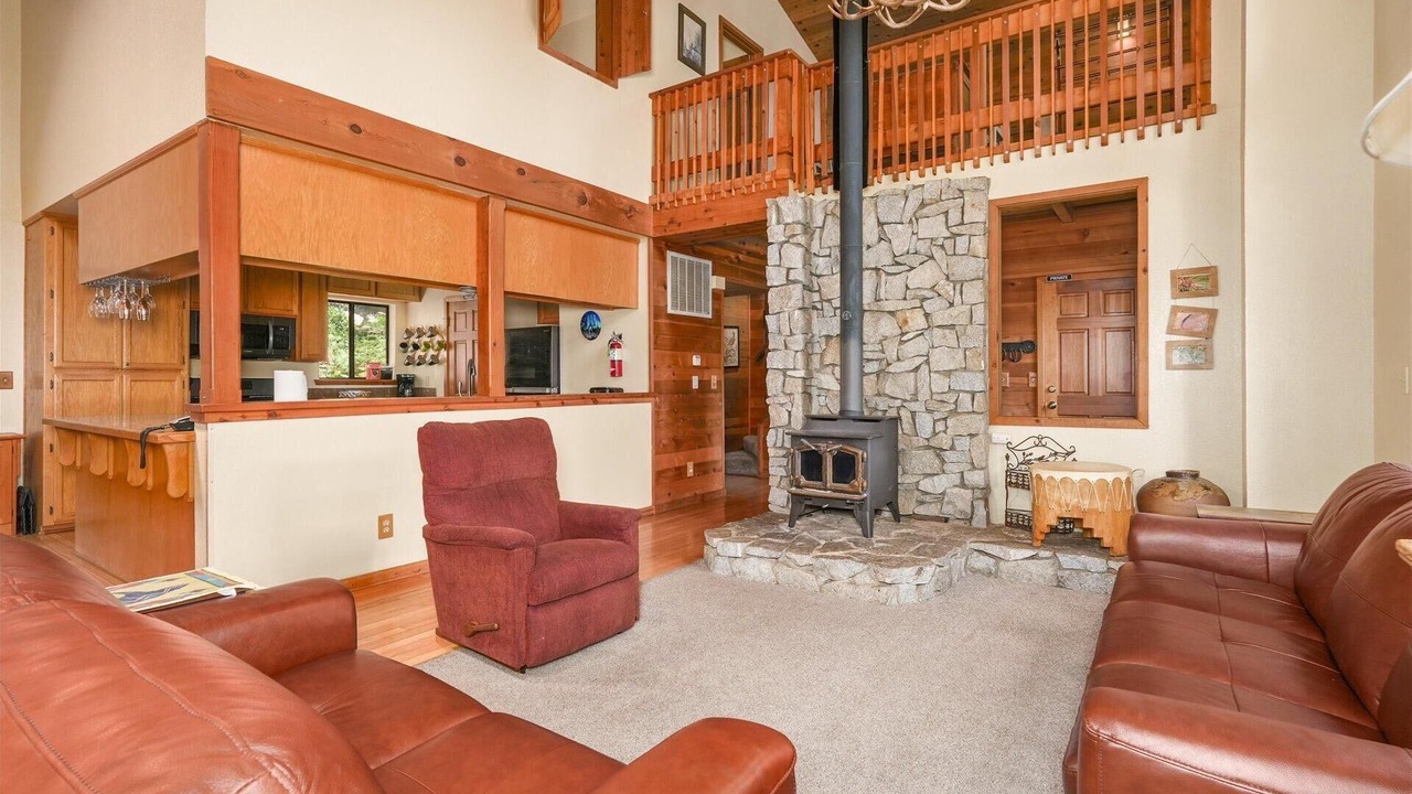 Photo of Livingroom in Yosemite West