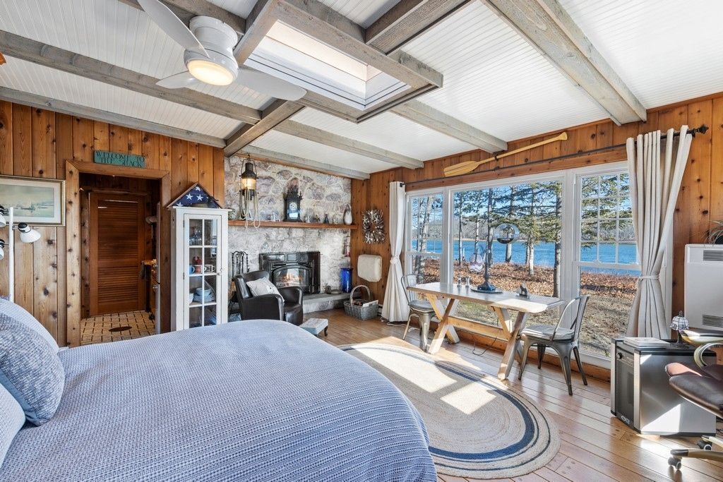 Photo of Bedroom in Silver Beach