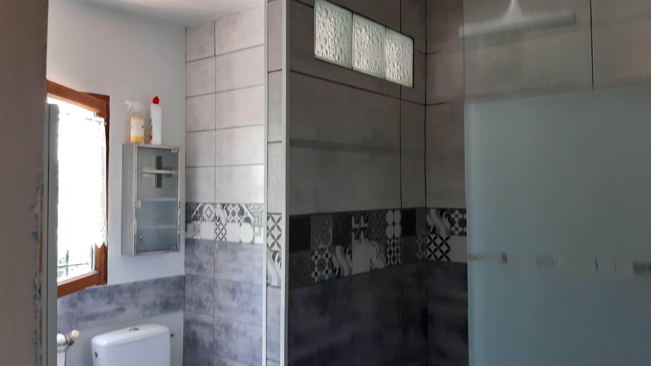 Photo of Bathroom in Cournonsec