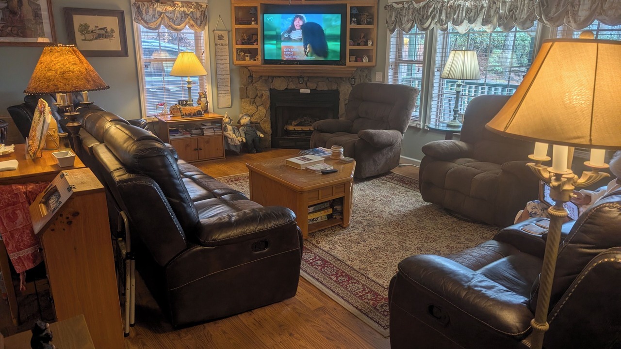 Photo of Livingroom in West Jefferson