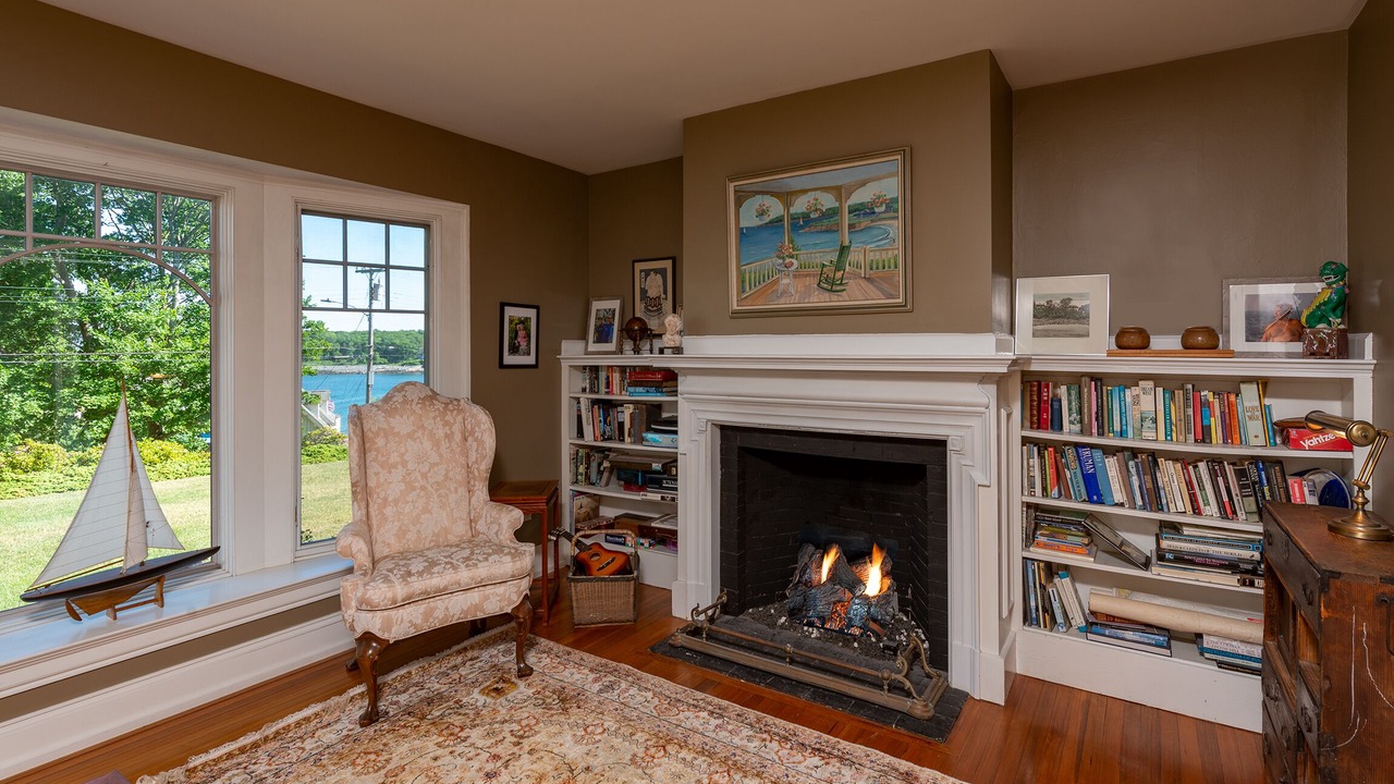 Photo of Livingroom in York Harbor