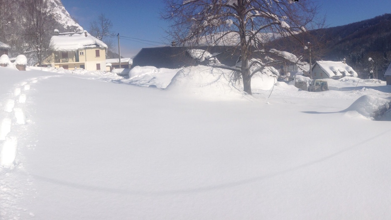 Photo of Outdoor in Campan