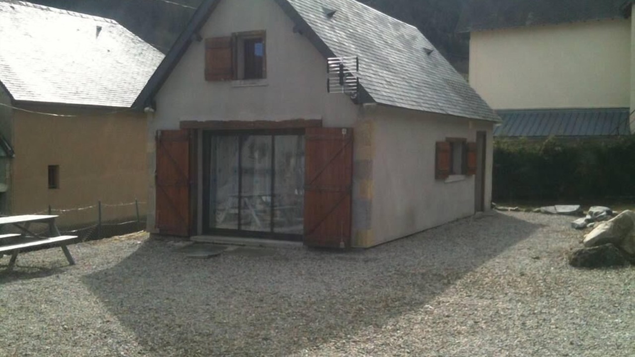 Photo of Outdoor in Campan