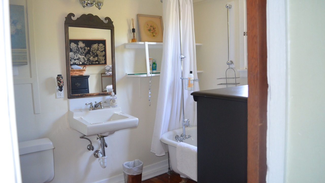 Photo of Bathroom in Oak Park