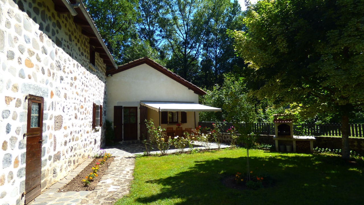 Photo of Patio Balcony in Saint-Etienne-de-Carlat
