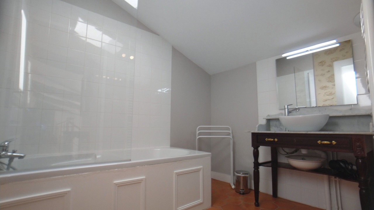 Photo of Bathroom in Guerin