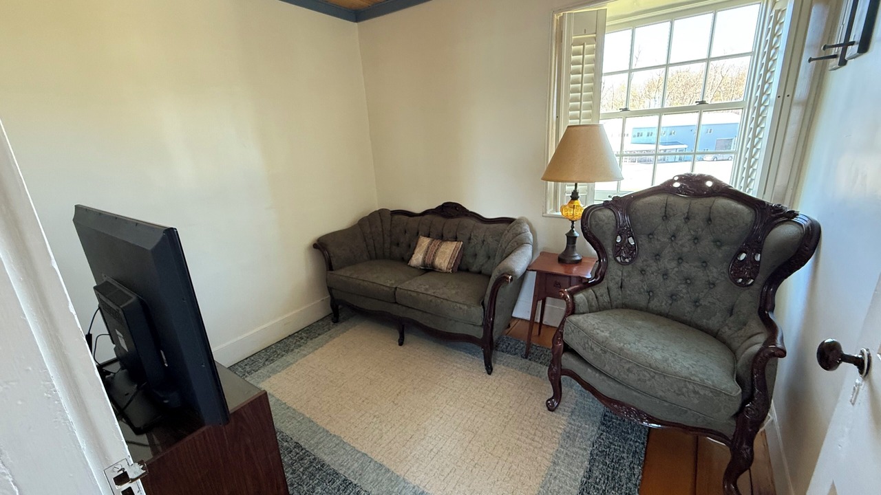 Photo of Livingroom in Port Ontario
