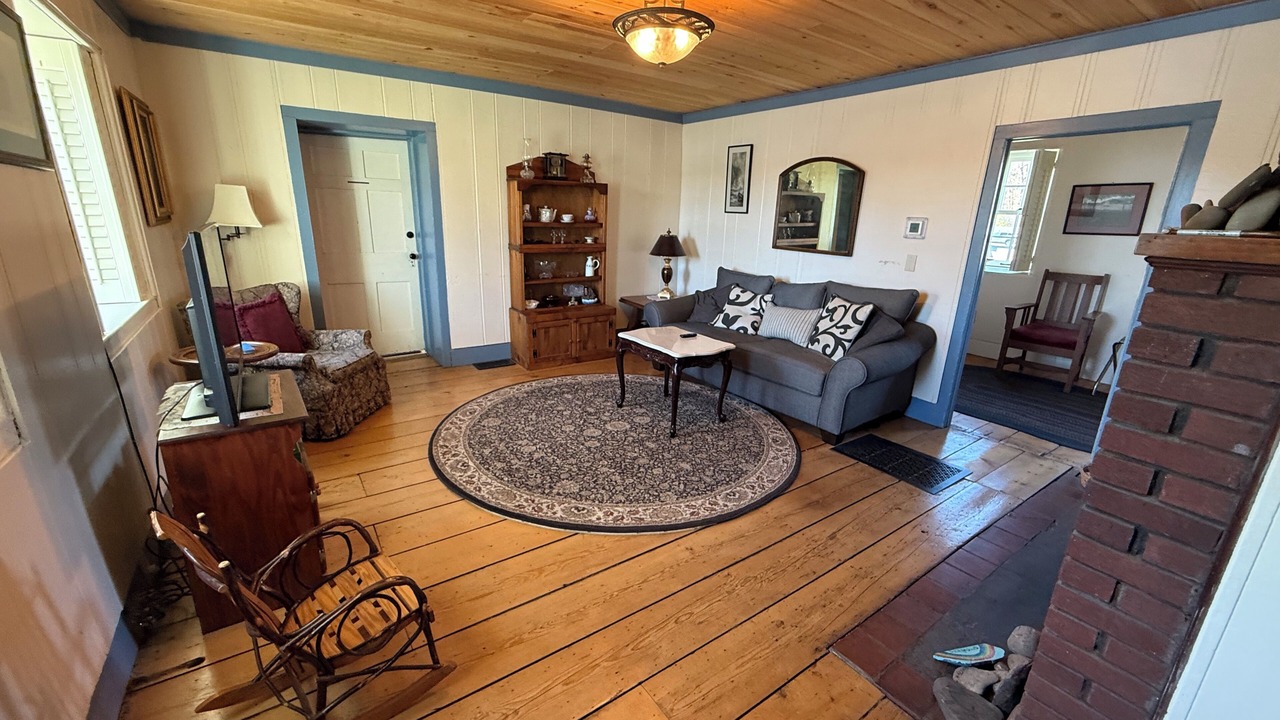 Photo of Livingroom in Port Ontario