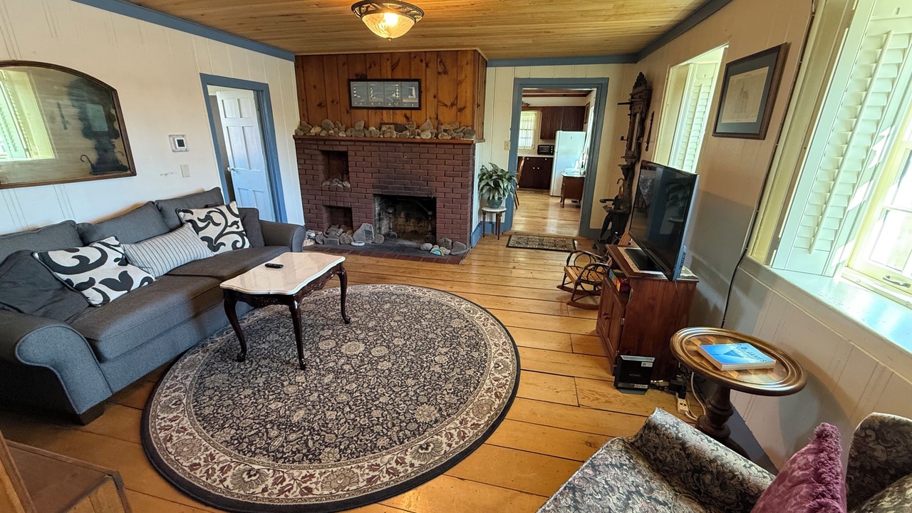 Photo of Livingroom in Port Ontario