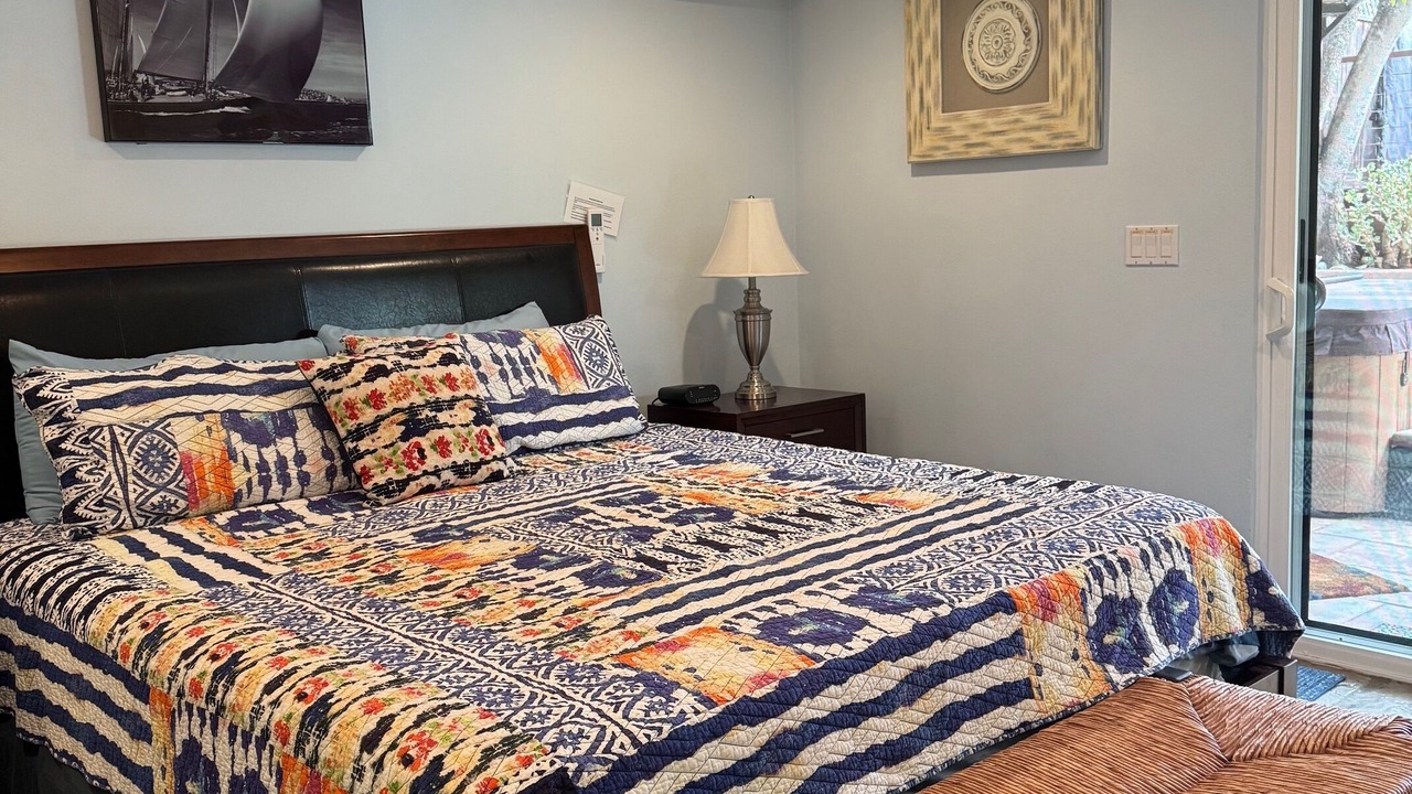 Photo of Bedroom in Bay Park