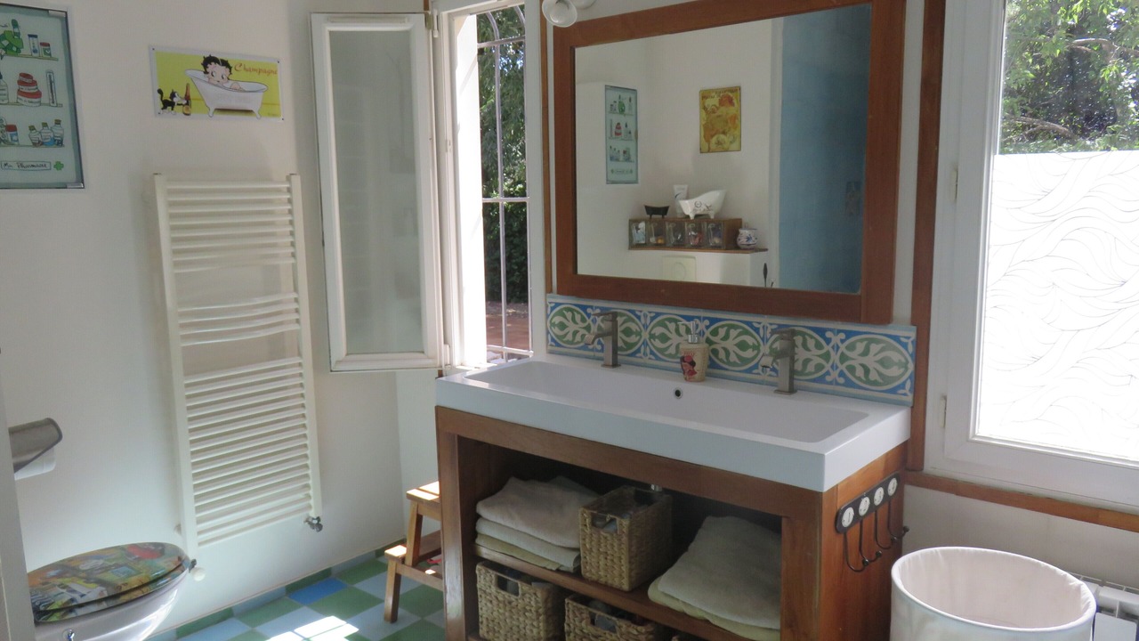 Photo of Bathroom in Cournonsec
