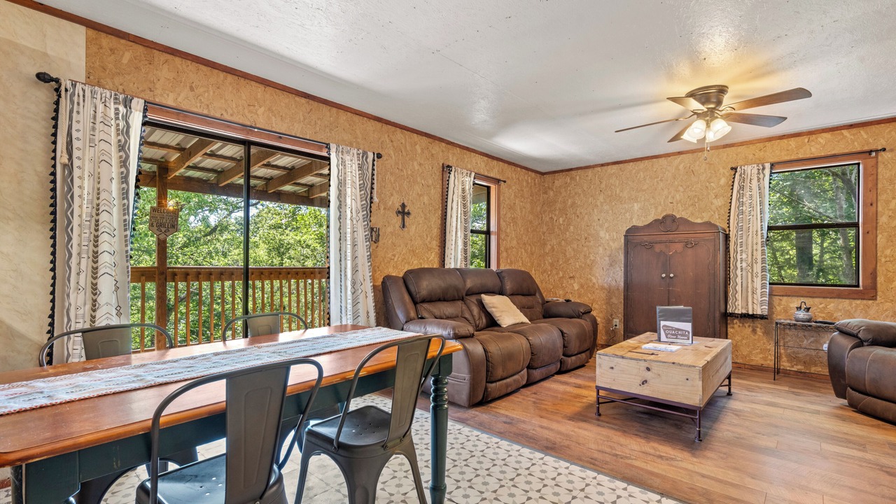 Photo of Livingroom in Pencil Bluff