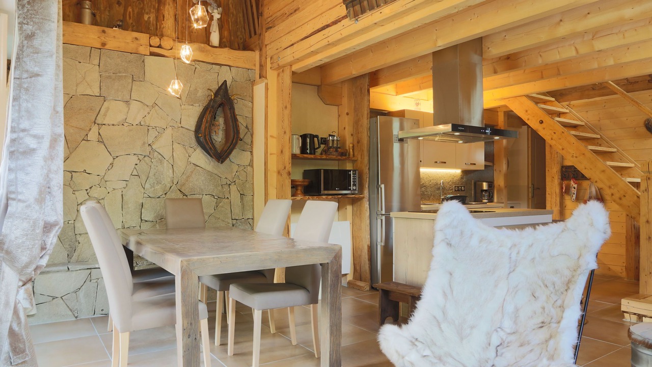 Photo of Others in Thones