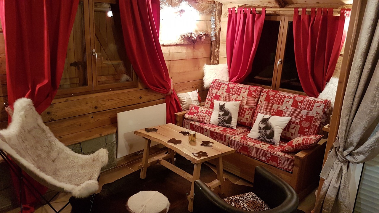 Photo of Livingroom in Thones