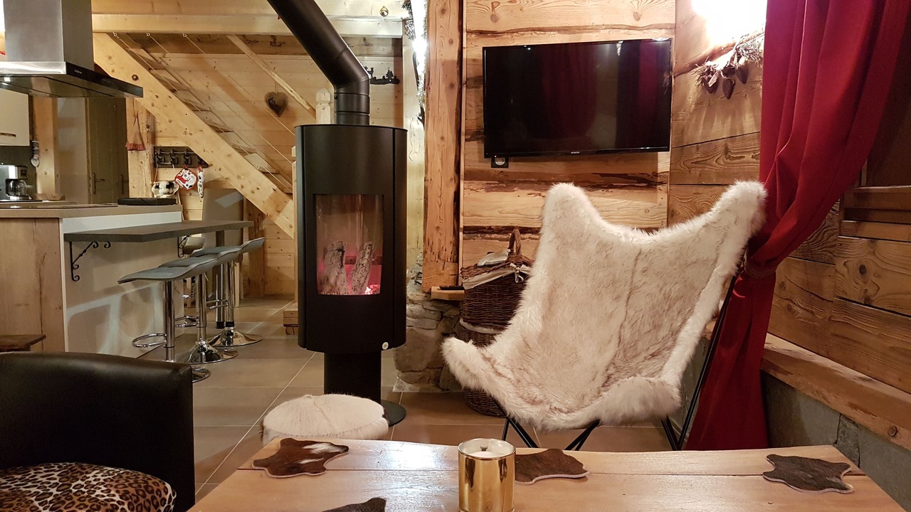 Photo of Others in Thones