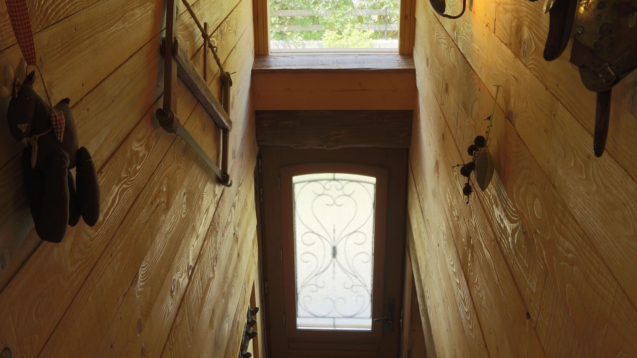 Photo of Others in Thones