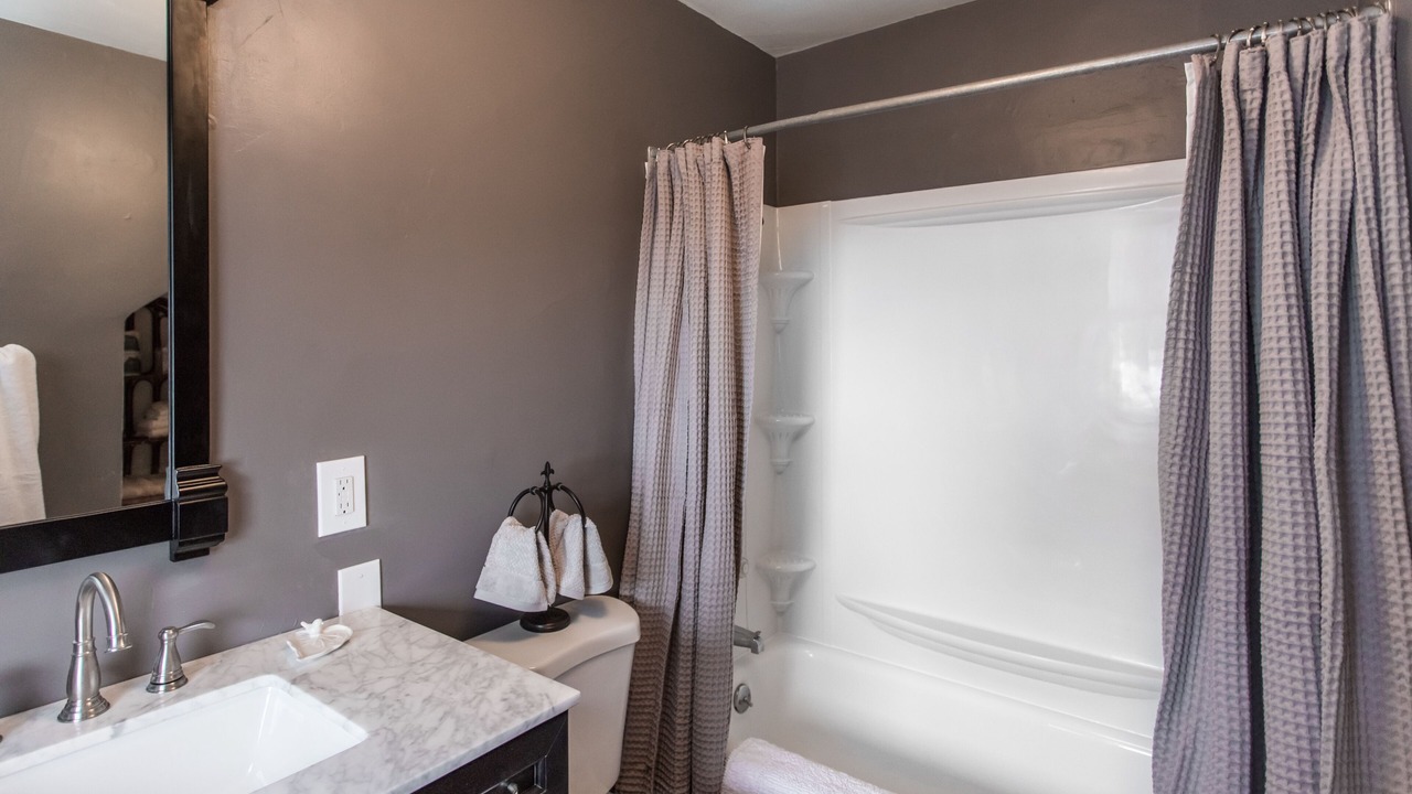 Photo of Bathroom in East Avenue