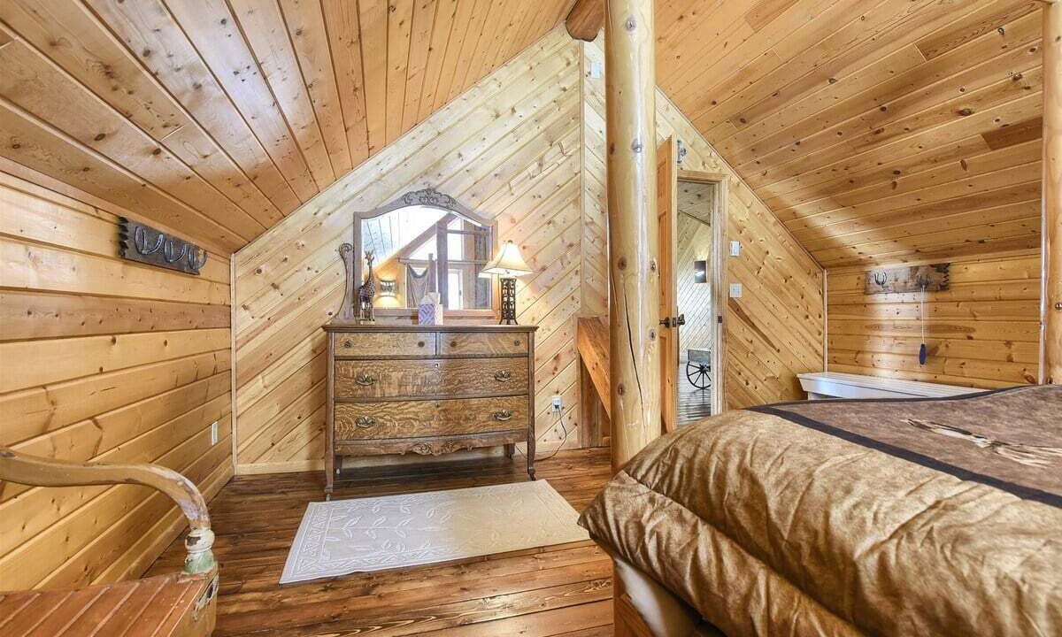 Photo of Bedroom in Lead