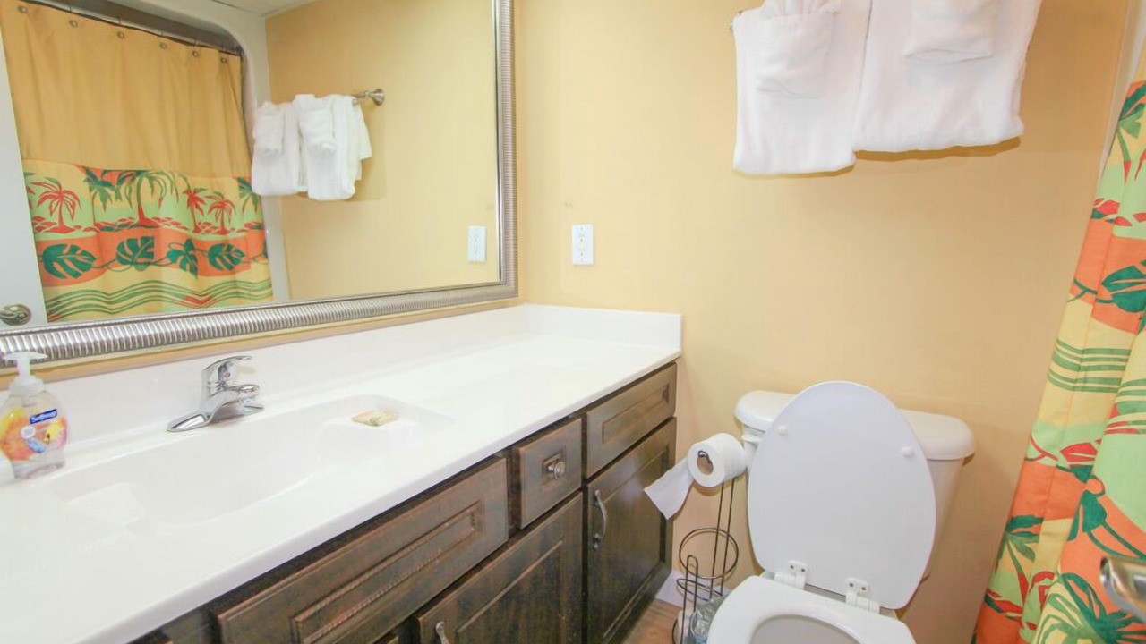 Photo of Bathroom in Arcadian Shores