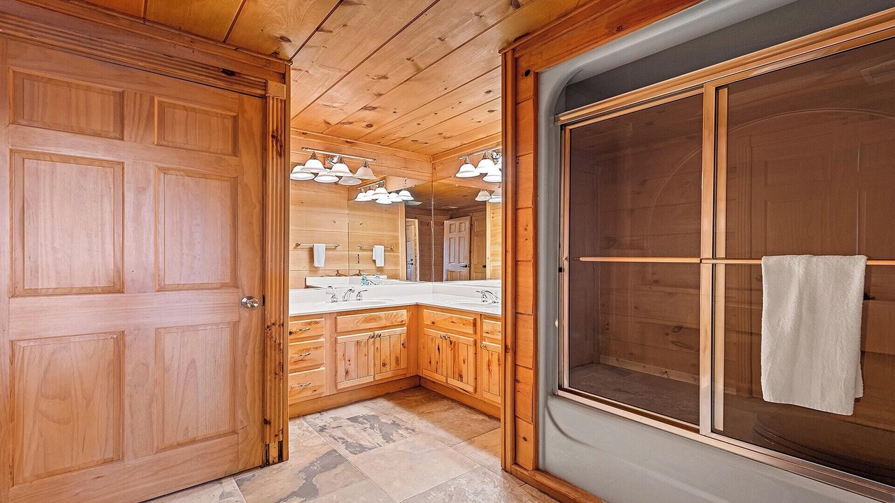 Photo of Bathroom in Maggie Valley