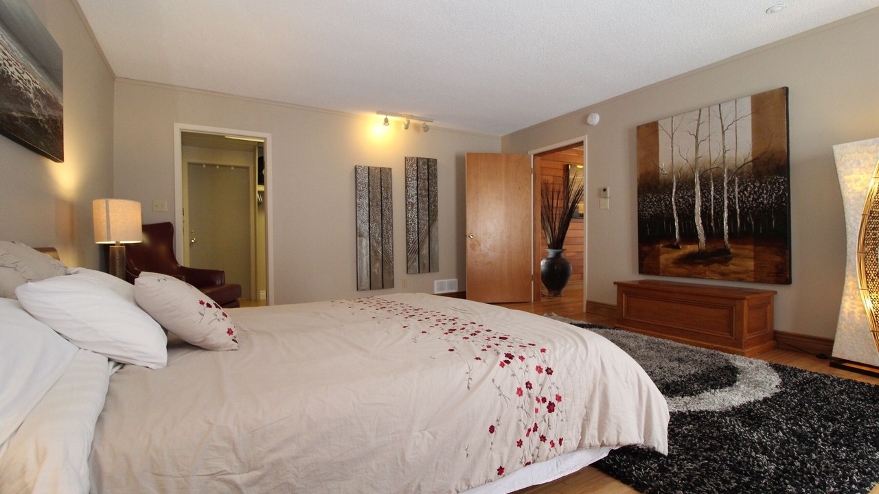 Photo of Bedroom in Grand Bend