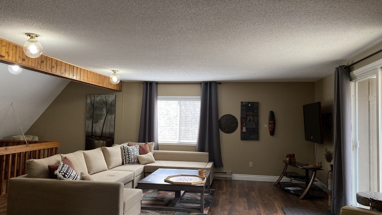Photo of Livingroom in Grand Bend