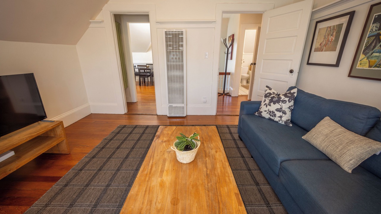 Photo of Livingroom in Downtown Berkeley