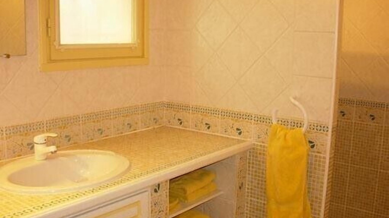 Photo of Bathroom in Pujaut
