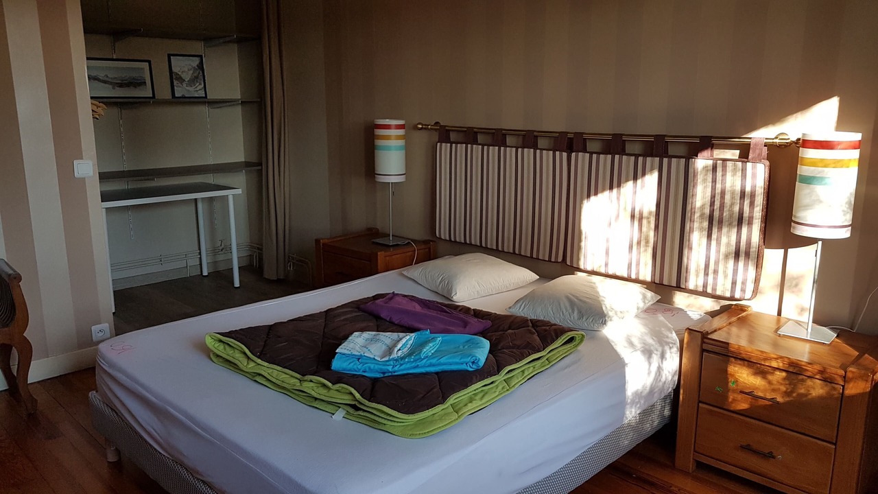 Photo of Bedroom in Lee