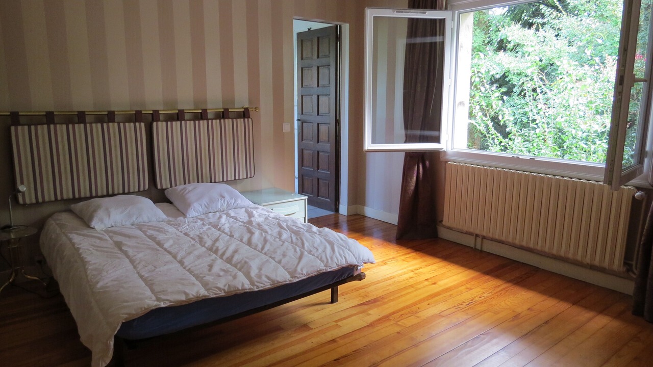 Photo of Bedroom in Lee