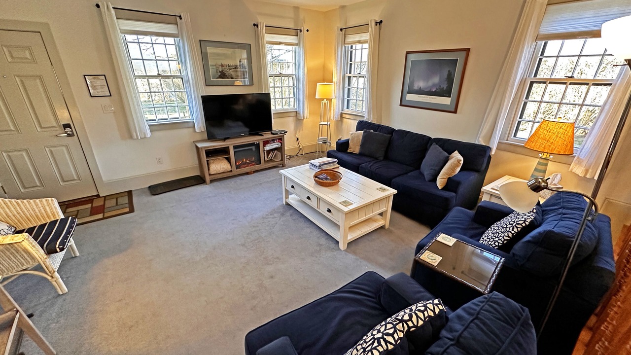 Photo of Livingroom in West of Town
