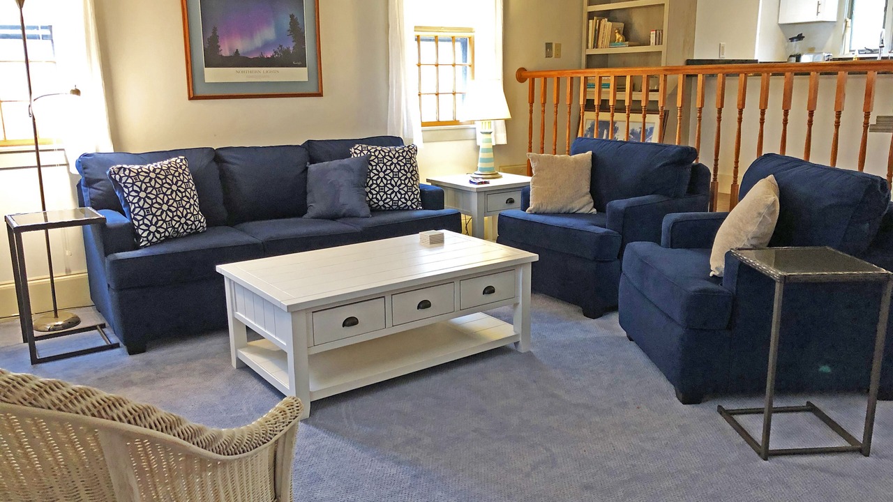 Photo of Livingroom in West of Town