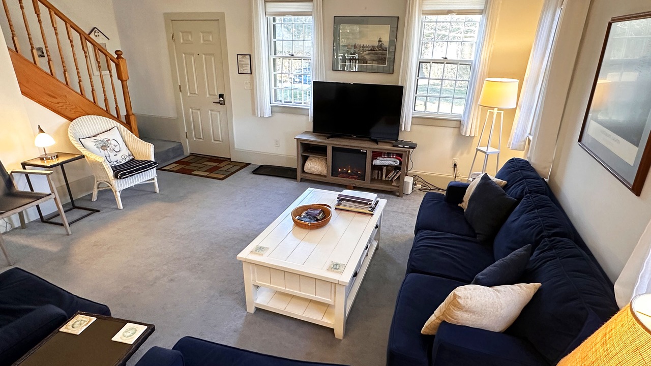 Photo of Livingroom in West of Town