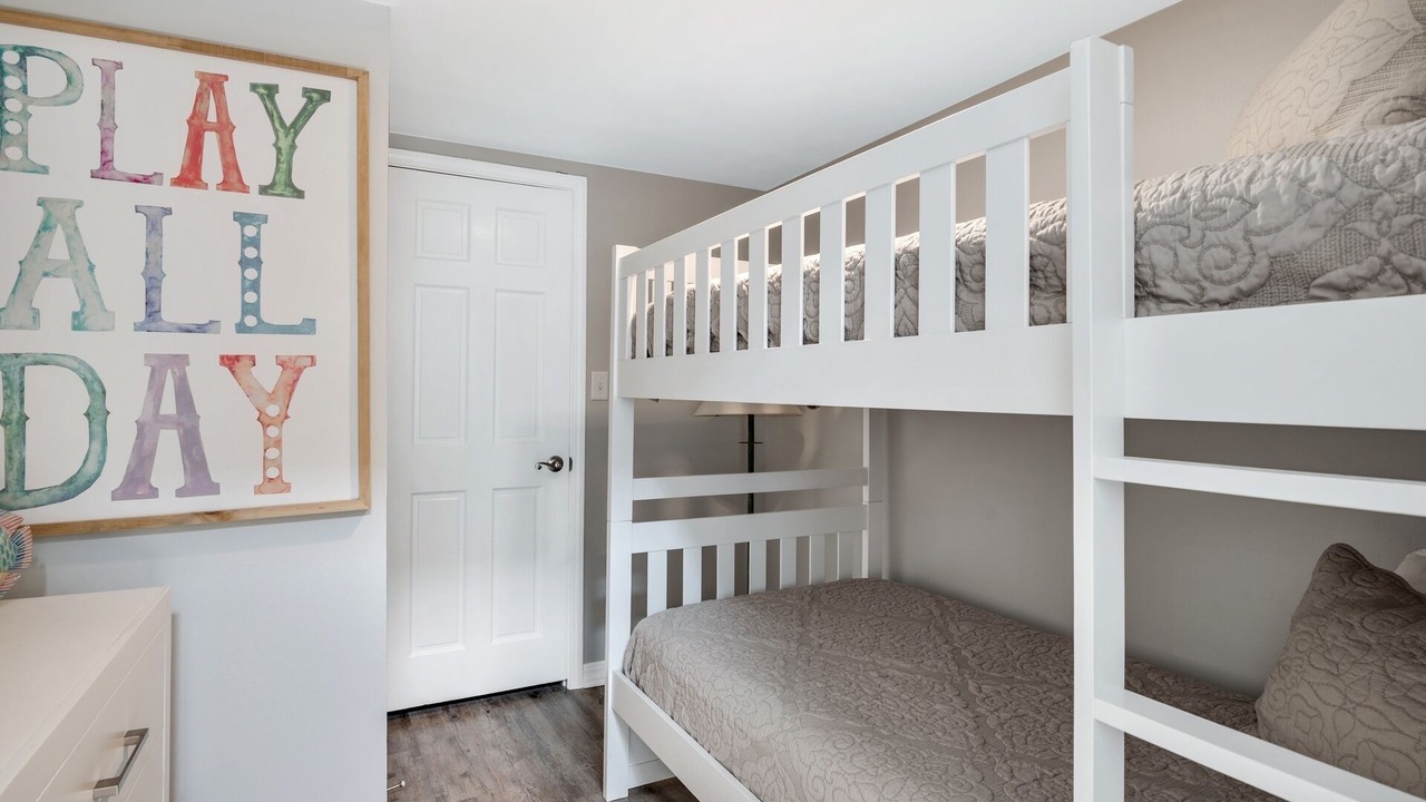 Photo of Bedroom in Miramar Beach