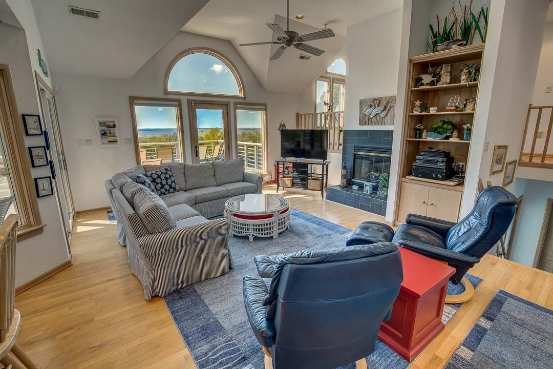Photo of Bedroom in Monteray Shores